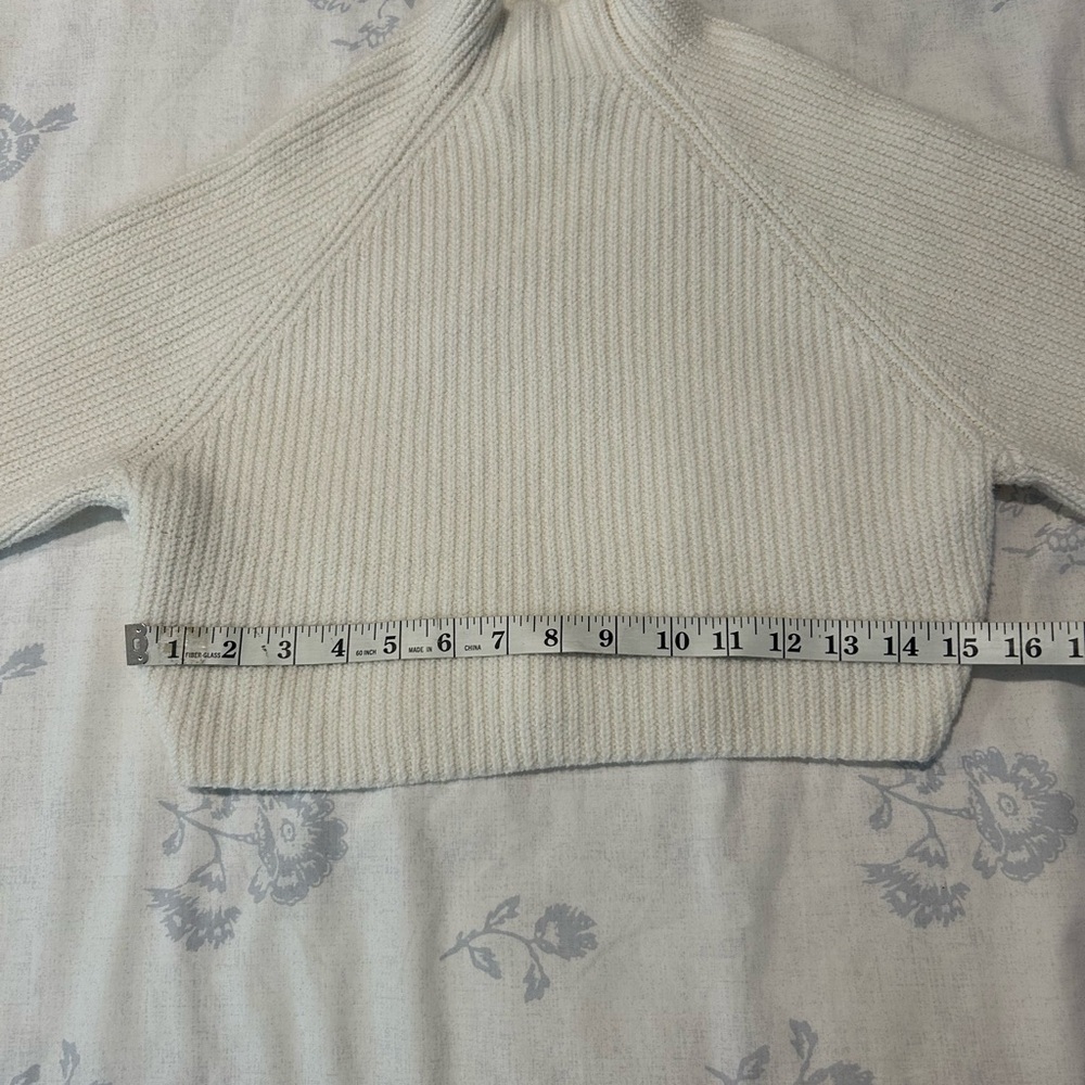 Hollister Women's Cream Turtleneck Sweater